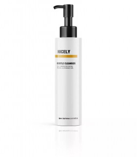 Leicht schäumendes Reinigungsgel mit feuchtigkeitsspendender Textur – ideal für empfindliche Haut. Summecosmetics
