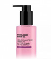 Anwendung des Hydraluronic Serums im Gesicht. Summecosmetics