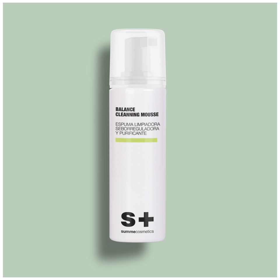 REINIGUNGSSCHAUM BEI FETTIGER & UNREINER HAUT